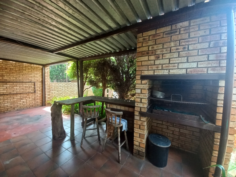 2 Bedroom Property for Sale in Safari Gardens North West